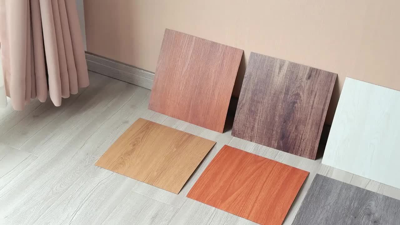 Lot de 32 dalles adhésives effet bois – 45 x 15 cm